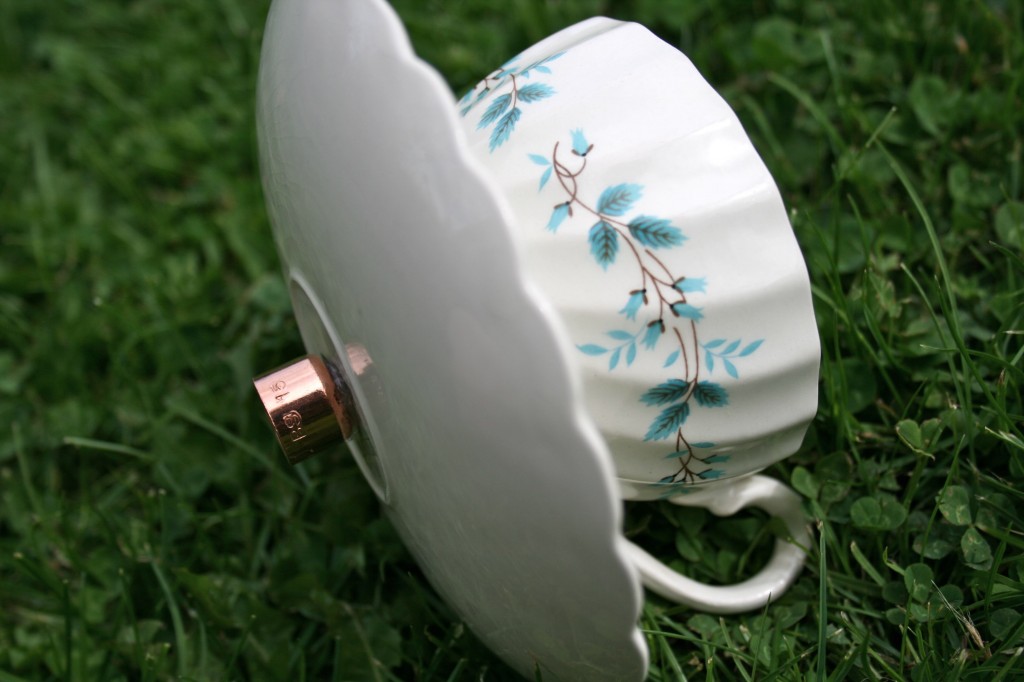 how to make your own upcycled teacup bird feeder