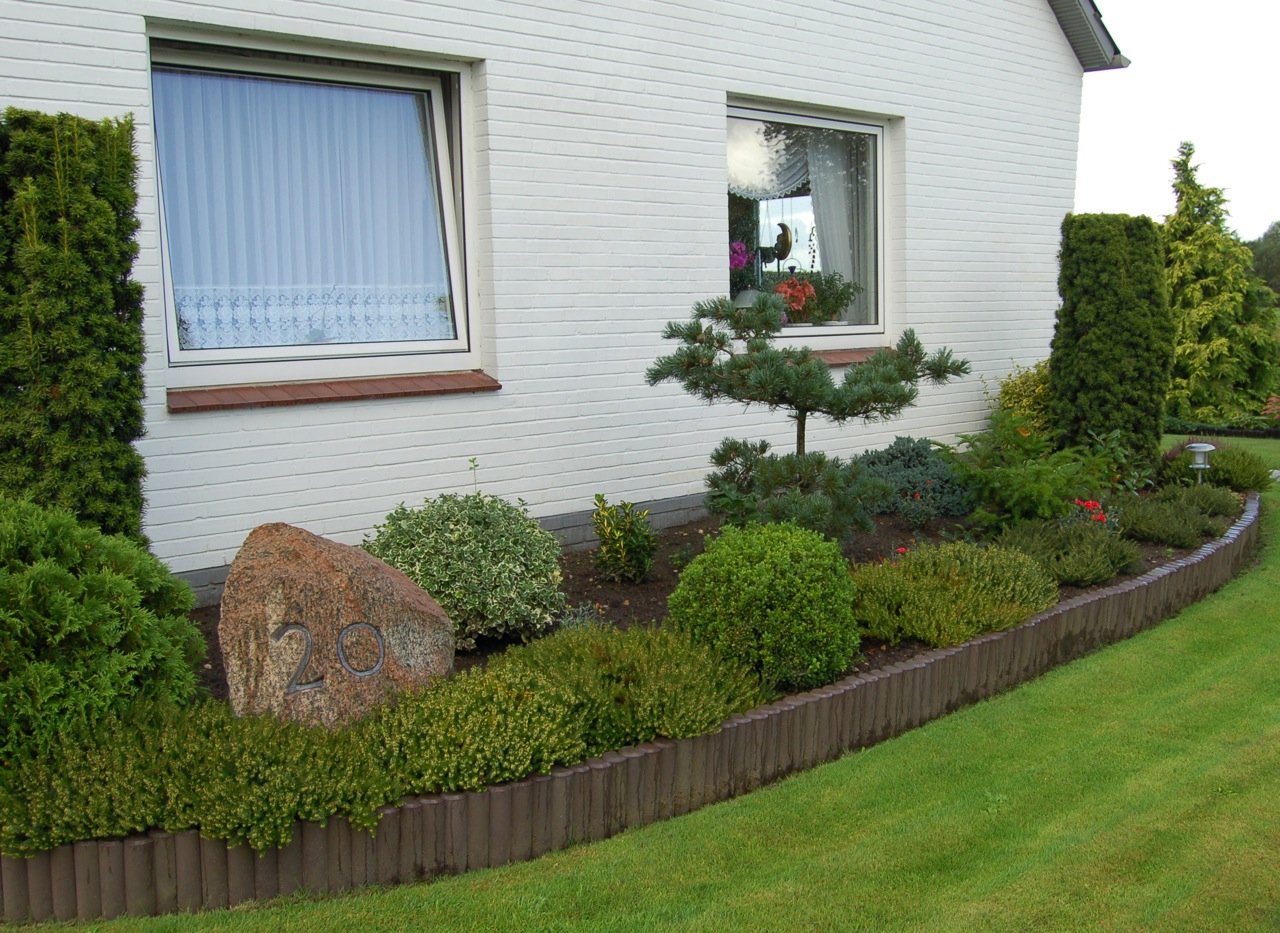 DIY recycled garden retaining wall, edging and palisades